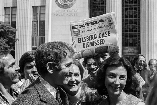 Daniel Ellsberg and wife walk from court after a federal judge has just dismissed the Pentagon Papers case against Ellsberg