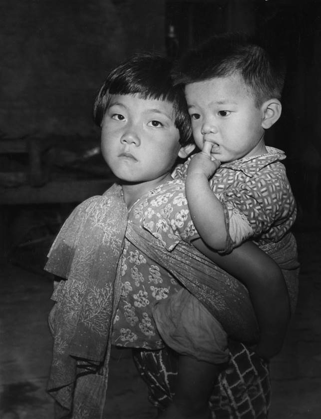 1959:  Two Taiwanese children, orphaned when the Chinese Communist army bombed their home in the Nationalist stronghold of the Quemoy islands. Made homeless by the shelling, 6,000 of Quemoy's inhabitants were evacuated to Formosa or Taiwan.  (Photo by Keystone Features/Getty Images)